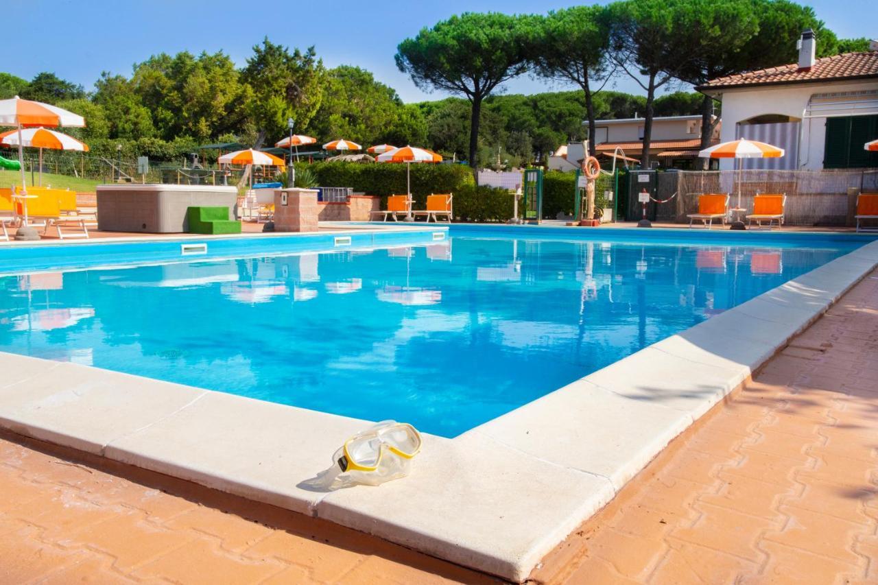 Residence Le Rose Marina Di Bibbona Exteriör bild