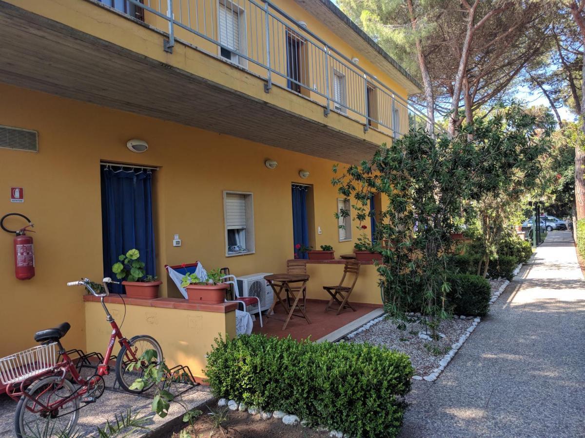 Residence Le Rose Marina Di Bibbona Exteriör bild
