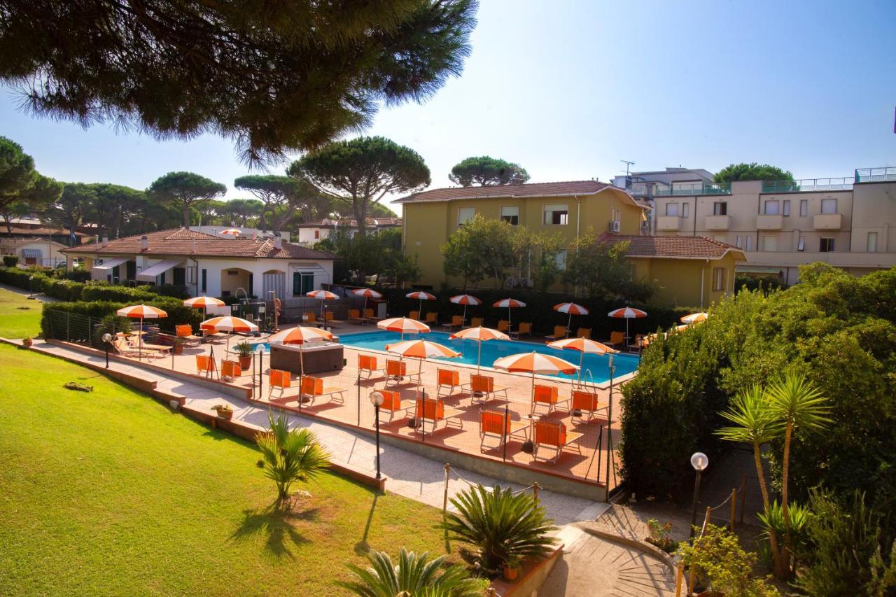 Residence Le Rose Marina Di Bibbona Exteriör bild