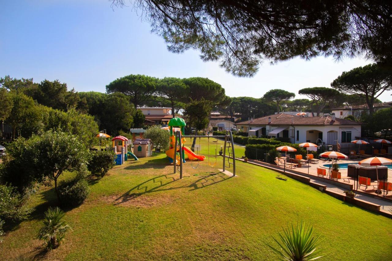 Residence Le Rose Marina Di Bibbona Exteriör bild