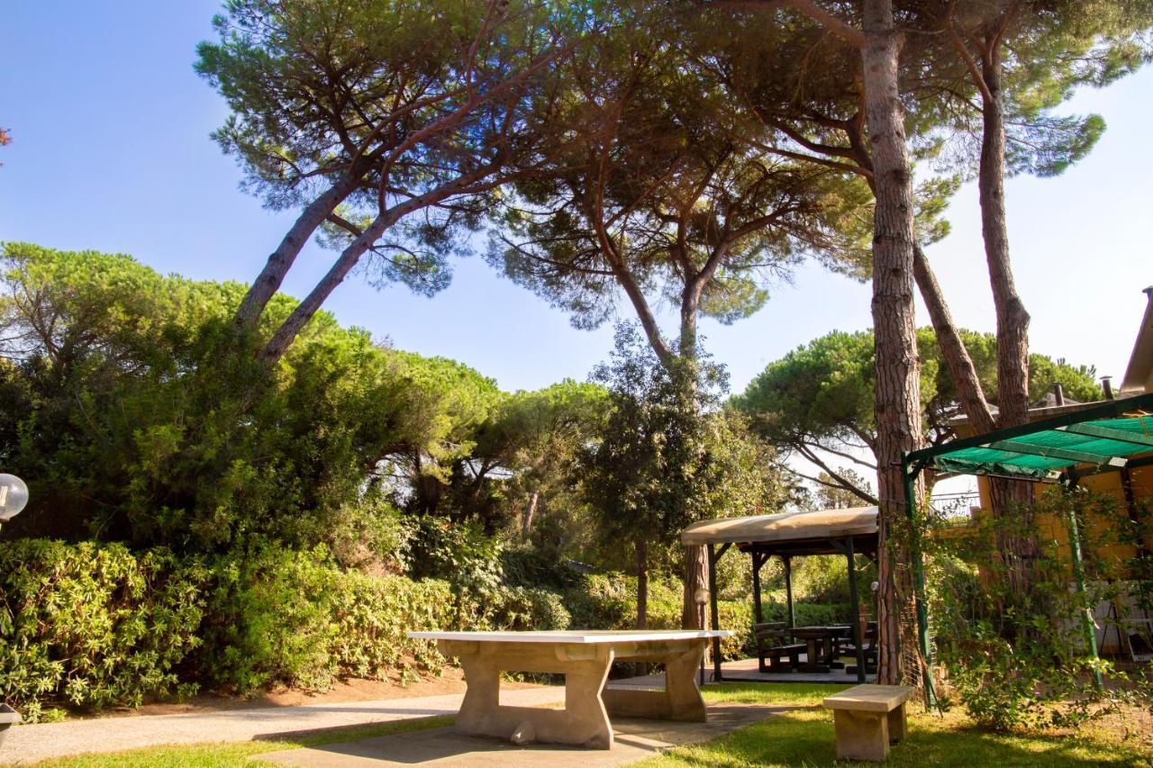 Residence Le Rose Marina Di Bibbona Exteriör bild