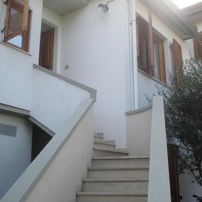 Residence Le Rose Marina Di Bibbona Exteriör bild